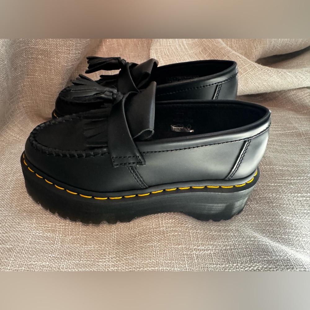 New Dr. Martens ADRIAN QUAD SMOOTH LEATHER TASSEL LOAFERS $160 Women’s Size 5 - Picture 10 of 11